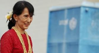 Aung San Suu Kyi 'wins' in Myanmar by-polls