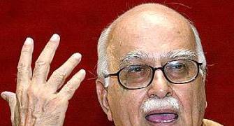 Govt-army ties at an all-time low, blogs Advani