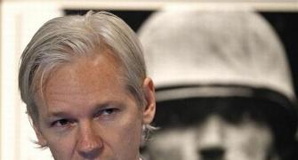 Ecuador angers Britain, grants asylum to Assange