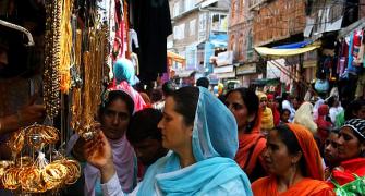 PIX: Markets in full bloom as Kashmir braces for Eid
