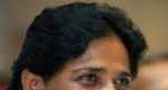 Mayawati indicates support to govt on FDI