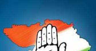 Congress woos Gujaratis with free laptops, 16 pledges