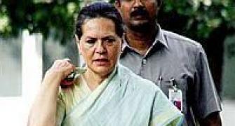 Modi's anti-people govt indulging in 'hera-pheri': Sonia