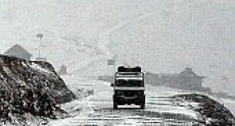 Snow-hit Kashmir Valley remains cut-off