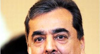 Pak SC WILL charge Gilani with contempt
