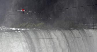 HISTORIC: A walk across Niagara Falls on tightrope!
