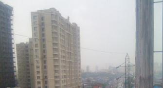 Heavy rains lash Mumbai