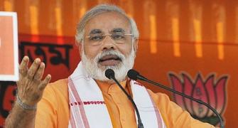 Modi campaigns in Himachal, calls PM 'Maun Mohan Singh'