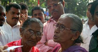 PHOTOS: Outside Matoshree, a vigil for Bal Thackeray