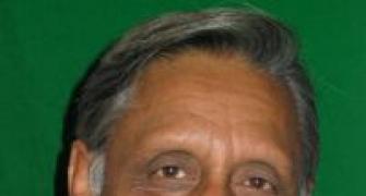 Aiyar compares MPs with animals; Cong apologises