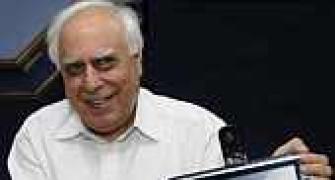 Tiff with Sibal continues as Modi returns Aakash tablets