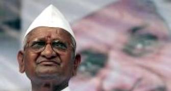 Hazare backs Kejriwal on allegations against Vadra