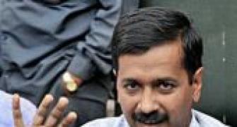 Kejriwal, IAC activists detained in bid to meet PM