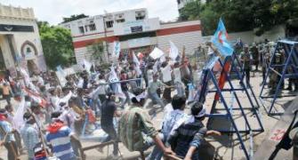 Osmania students clash with police over Telangana 