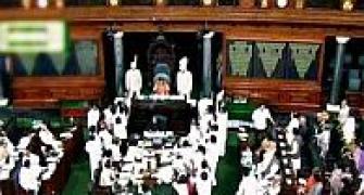 Pradhan mantri isteefa do... Oppn shuts down Parliament