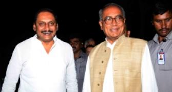 Andhra MLAs want CM to go for keeping them in dark on Telangana