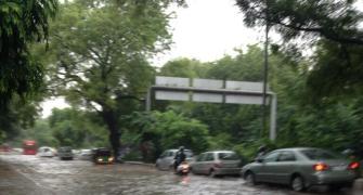 Heavy rains lash Delhi, traffic jams in several areas