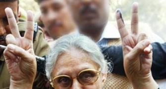 Pitted against Kejriwal, Sheila Dikshit keeps her fingers crossed