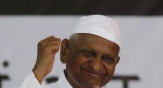 Hazare breaks fast as LS passes Lokpal bill; cold-shoulders AAP