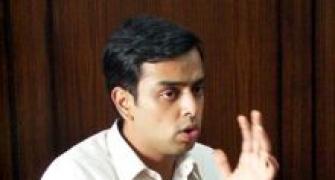 Adarsh report: Milind Deora seeks debate in Maha assembly