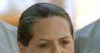 Sonia steps up Telangana consultations, no decision yet