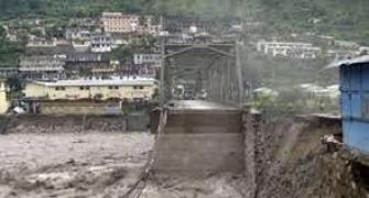 Sonia asks HP, U'khand CMs to ensure prompt flood relief