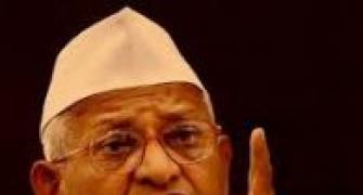 Hazare warns of fast in Delhi from Oct 2 over Lokpal