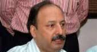 2 men, held for taking bribe in Karkare's name, acquitted