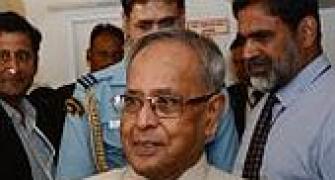 Pranab 'deeply touched' by Mauritian warmth