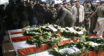 PIX: Slain jawans honoured; curfew clamped in Srinagar 