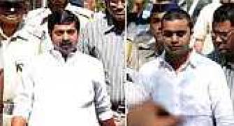 2 Maharashtra MLAs who thrashed policeman sent to jail