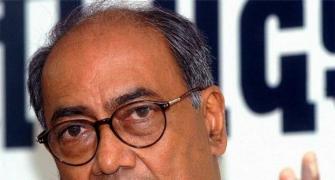 Digvijay accuses Chhattisgarh govt of 'sheltering' Naxals