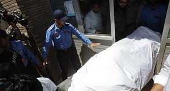 Pak hands over Sarabjit's body to Indian officials