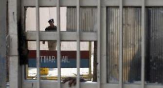 MHA asks states to step up security of Pak prisoners
