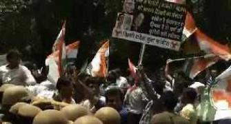Cong workers protest against BJP attack on PM, clash with cops