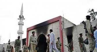 15 killed in blasts in Pakistan mosques