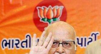 Advani again rakes up Nehru, Patel differences