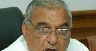 Cong projects Hooda to counter Raman's development theory