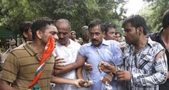 Congress, BJP tear into Arvind Kejriwal over Hazare's CD