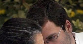 Sonia asked Rahul to oppose ordinance, says Advani in blog