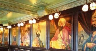 SHOCKING: Pictures of Sikh gurus at Los Angeles bar