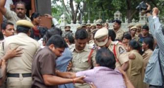 AP: Seemandhra bandh cripples life; Congress leaders targeted