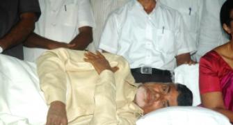 Amid drama, police evicts fasting Naidu from Andhra Bhavan