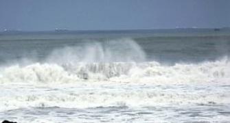 Phailin loses steam; communication, power lines down