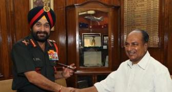 Antony holds sudden meet with army chief on LoC situation