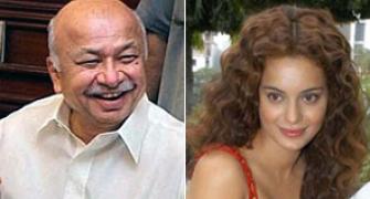 Home minister Shinde dances to filmi tune on blast day. BOO him!