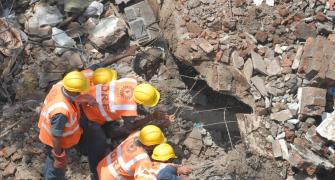 Mumbai building crash: Death toll rises to 61