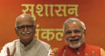Modi asks BJP workers to ensure Advani's victory