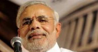 Modi attacks PM, Sonia; says LS polls all about decisive PM