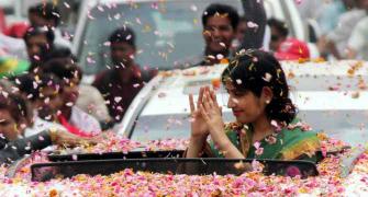 Akhilesh wife gets Mainpuri ticket, BJP says dynasty